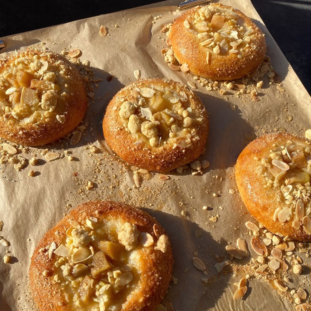 SlicedCakeKitchenBakery-PearandHoneyBun